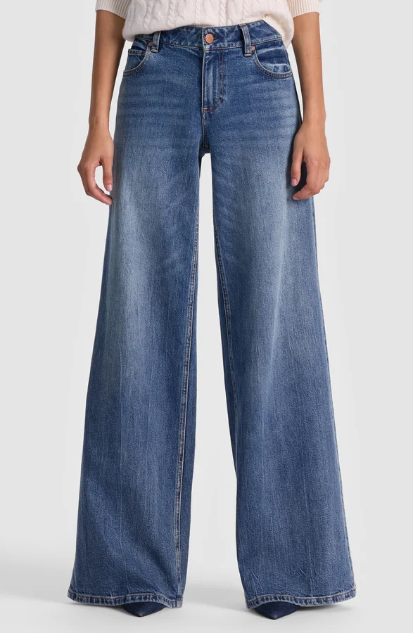 Chic Wide Leg Jeans
